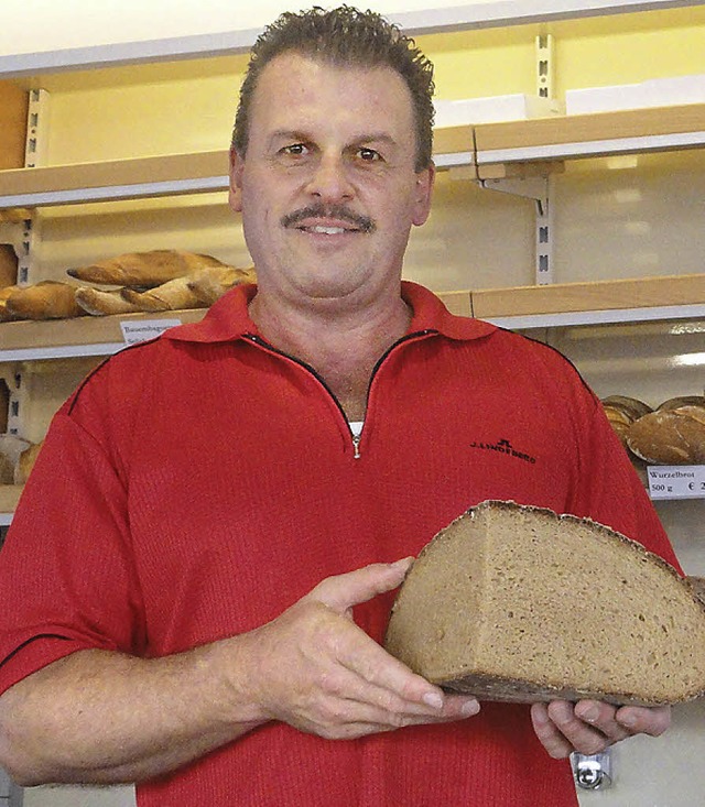 Hans Prey und das Roggensauerteigbrot.  | Foto: Katharina Bchle