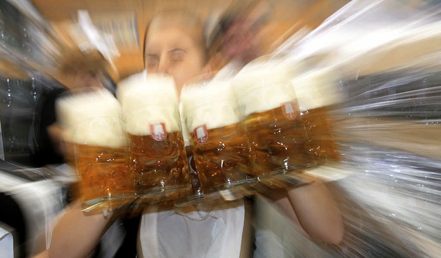 Beliebt bei Zweitjobbern: Eine Arbeit in der Gastronomie  | Foto: dpa