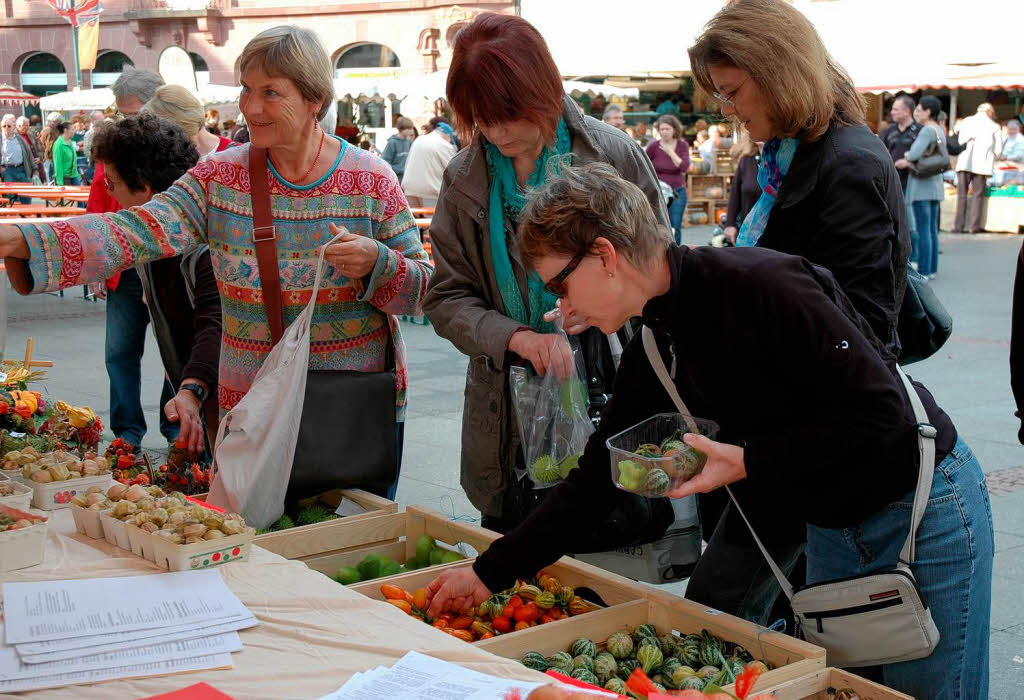 Kunden beim Krbis-Markt