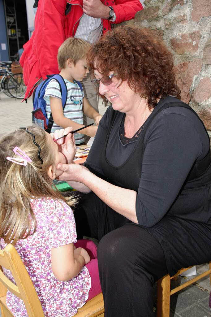 Fantasievoll und bunt: Andrea Rombach schminkt Kinder.