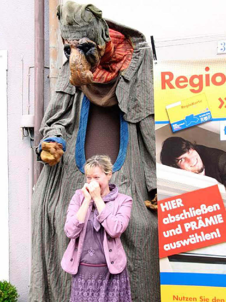 Skurrile bis unheimliche Wesen hatten am verkaufsoffenen Sonntag in Staufen sich unter das Volk gemischt.