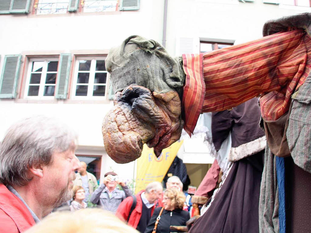 Skurrile bis unheimliche Wesen hatten am verkaufsoffenen Sonntag in Staufen sich unter das Volk gemischt.