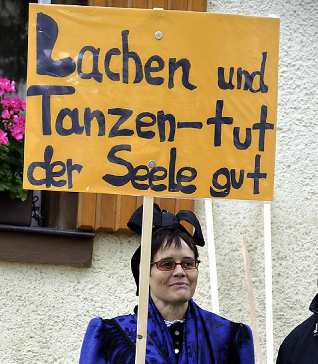 Eine Demoteilnehmerin mit ihrem Transparent.  | Foto: Andrea gallien
