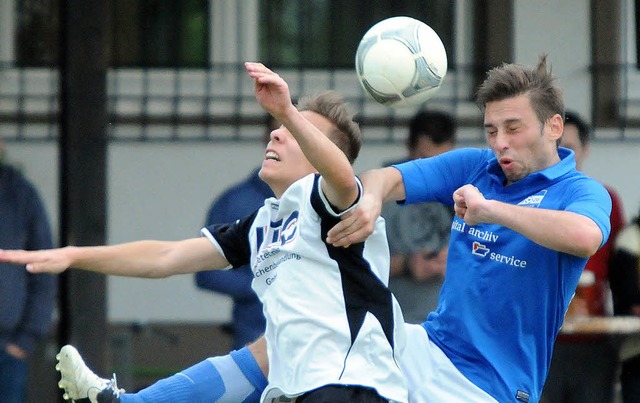 Einsatz zeigen Jonas Msch (FSV, links) und  Marco Baumgrtner.   | Foto:  Wolfgang Knstle