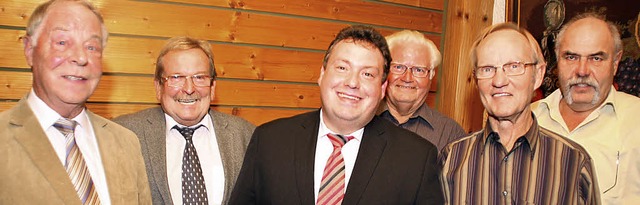 Manfred Drflinger, Peter Maszurimm, M... fr Eintracht im Gesangverein sorgen.  | Foto: jrn kerckhoff