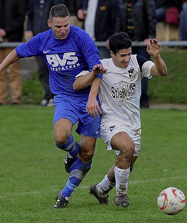 Kraftpaket gegen Papiergewicht: Der Er...m FC Wittlingen beim 3:3-Unentschieden  | Foto: schn