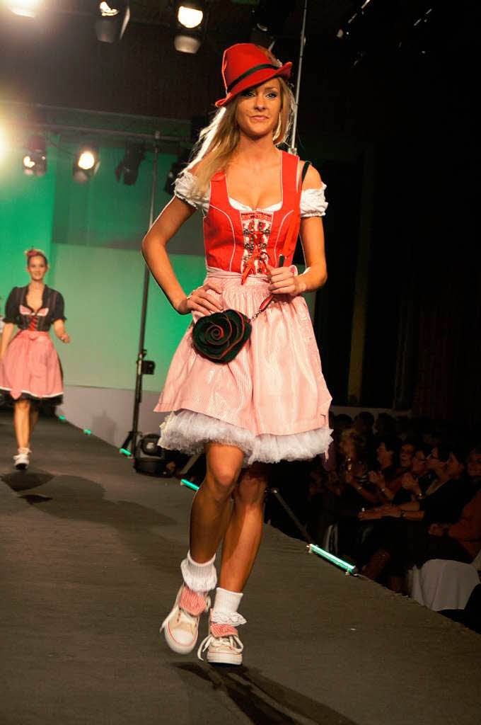 Das Dirndl und neue Trends bei der Landhausmode auf dem Laufsteg.