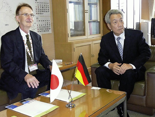 Deutsch-japanische Freundschaft: Bad K...mit seinem Amtskollegen Katsuji Shuto.  | Foto: Privat