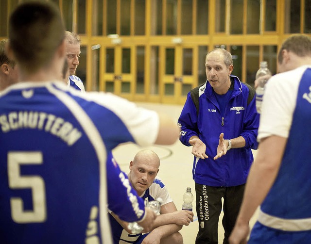 TuS-Trainer Stefan Uhl bei einer Auszeit.   | Foto:  Dimitri Dell