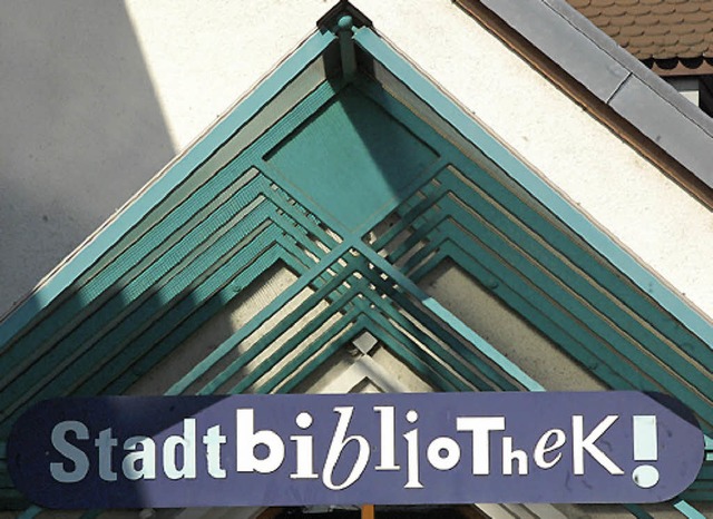 Die Stadtbibliothek lobt einen Wettbewerb aus.   | Foto: Lauber