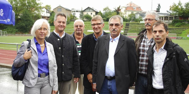 Gudrun Heute-Bluhm, Ingo Herzog, Paul ...gen beim Sportplatz des  TuS Stetten.   | Foto: Thomas Loisl Mink