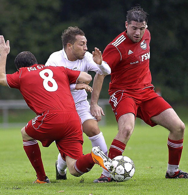 Hart umkmpft war die Lnadeligapartie ... Loks um den Ball. FOTO: Andreas Klein  | Foto: Klein