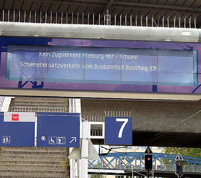 Der dreiwchige Schienenersatzverkehr durchs Hllental  klappte  meistens  gut.   | Foto: lukas fuhr