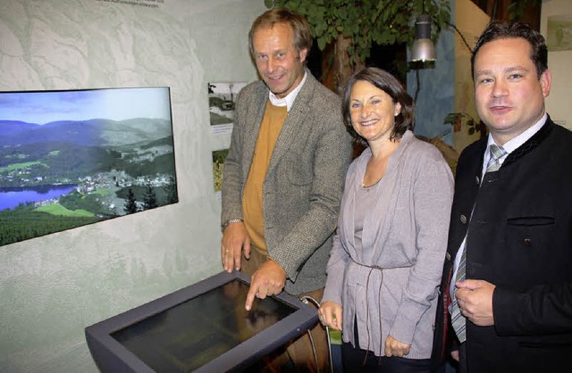 Auch das ist neu:  das Virtuelle Gesch... und Minister Alexander Bonde zeigte.   | Foto: Andreas Peikert