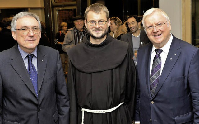 Erinnerungsfoto: Stadtdekan Wolfgang G...ionaldekan  Werner Kohler (von rechts)  | Foto: Rita Eggstein