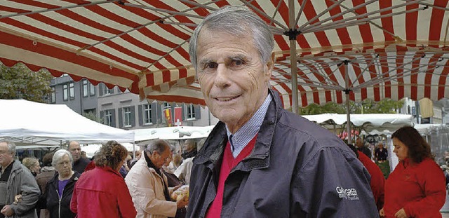 Pro Lrrach-Vorsitzender Horst Krmer ...Herbstfestes auf dem Alten Marktplatz   | Foto: Britta Wieschenkmper