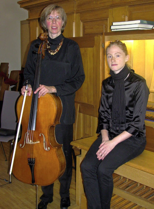 Vanessa Werner (Orgel ) und Dorothee Z...ert in der evangelischen Stadtkirche.   | Foto: Michael Gottstein
