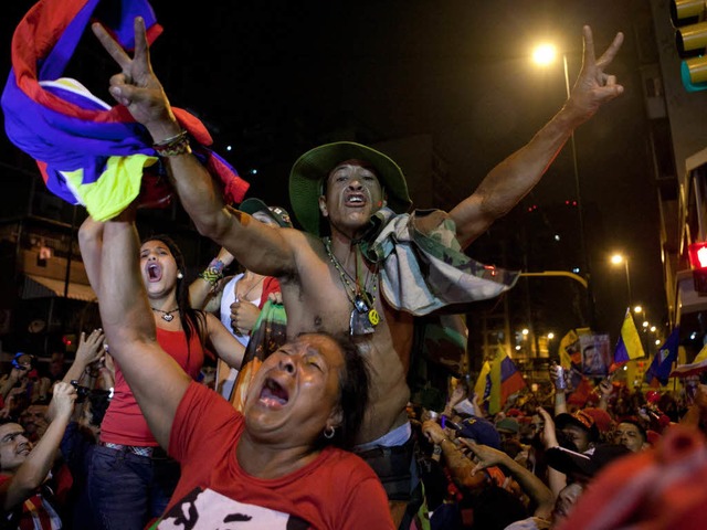 Feiernde Chvez-Anhnger in Caracas  | Foto: DPA