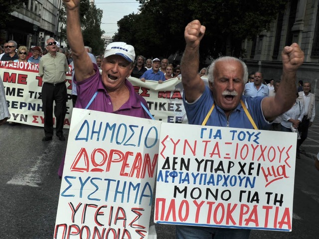 Griechische Rentner protestierten am M...ielle Einschnitte durch das Sparprogra  | Foto: AFP