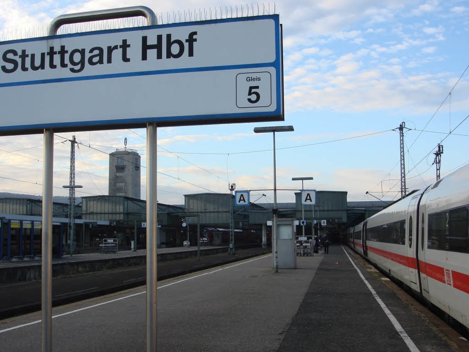 Weiche Im Hauptbahnhof Stuttgart Lasst Erneut Zug Entgleisen Stuttgart Badische Zeitung