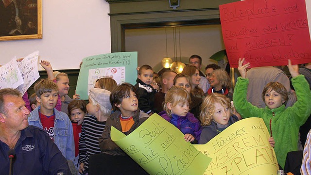 &#8222;Keine Huser auf unserem Bolzpl...m Oberfeld in den Regionalplan kommt.   | Foto: Jung-Knoblich