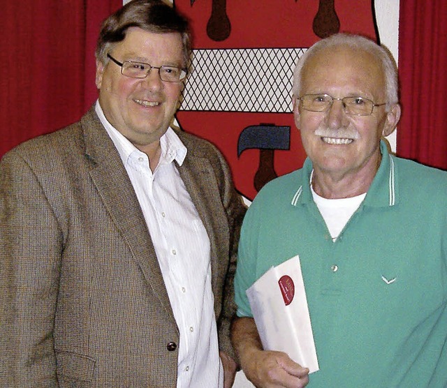 Brgermeister Quast (links) mit Kurt S...ls Wassermeister verabschiedet wurde.   | Foto: Privat