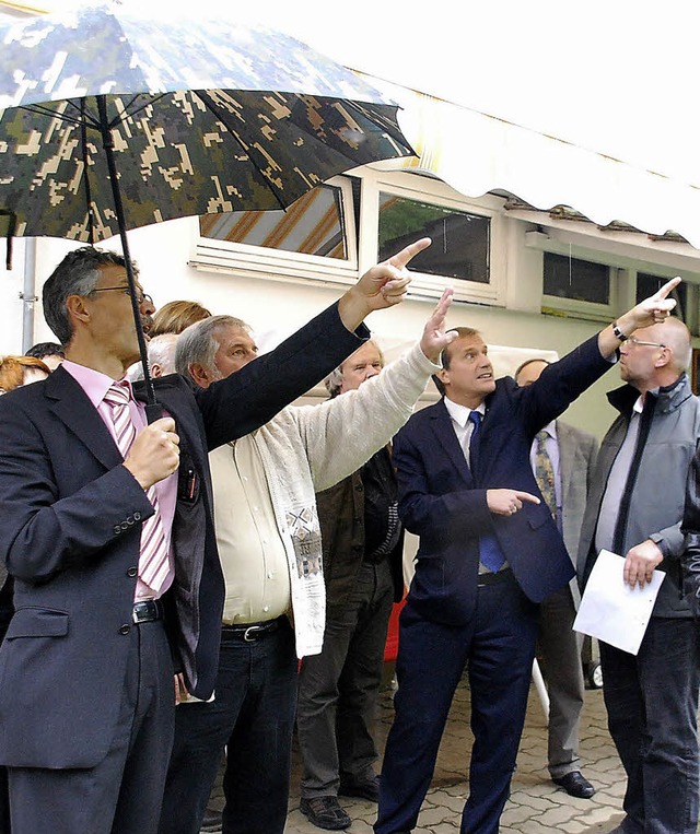 So hoch msste die Sttzmauer sein &#8... Bau- und Umweltausschuss in Minseln.   | Foto: Ralf Staub