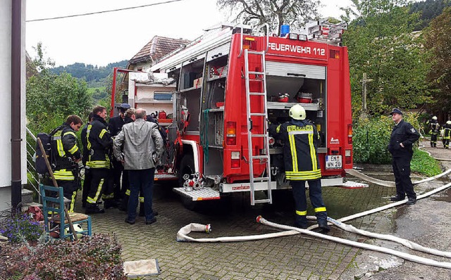 Der erste Angriff auf den &#8222;brenn... Minuten war der bungsbrand gelscht.  | Foto: Helmut Hringer