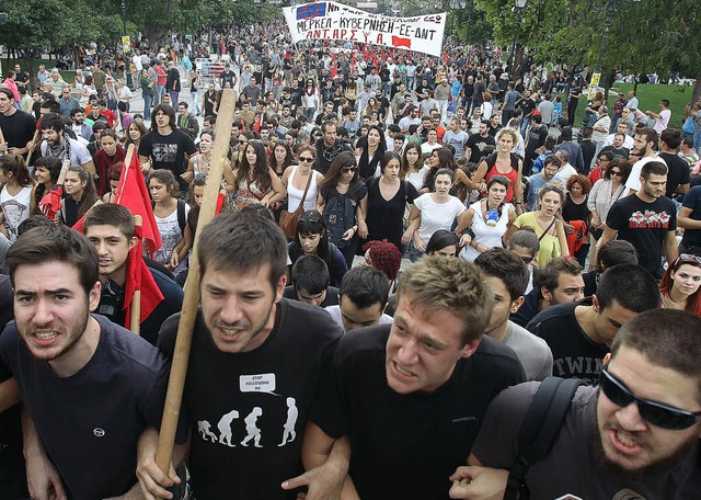 Massenproteste begleiteten den Besuch der Bundeskanzlerin in Athen.    | Foto: dpa