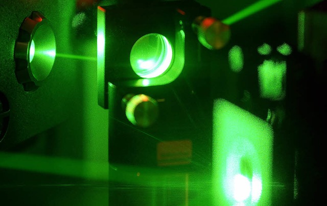 Von Quantencomputern, hier ein Experim...schaftler eine technische Revolution.   | Foto: Visum/dpa/AFP