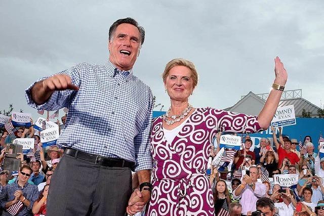 Mitt Romney liegt in einer Umfrage vor Obama