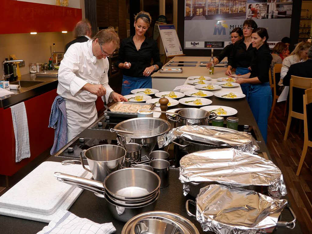 Gutes Essen und Trinken beim Energiebuffet.