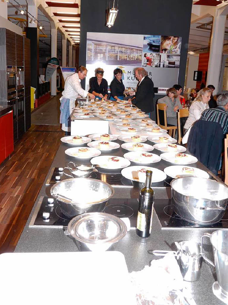 Gutes Essen und Trinken beim Energiebuffet.