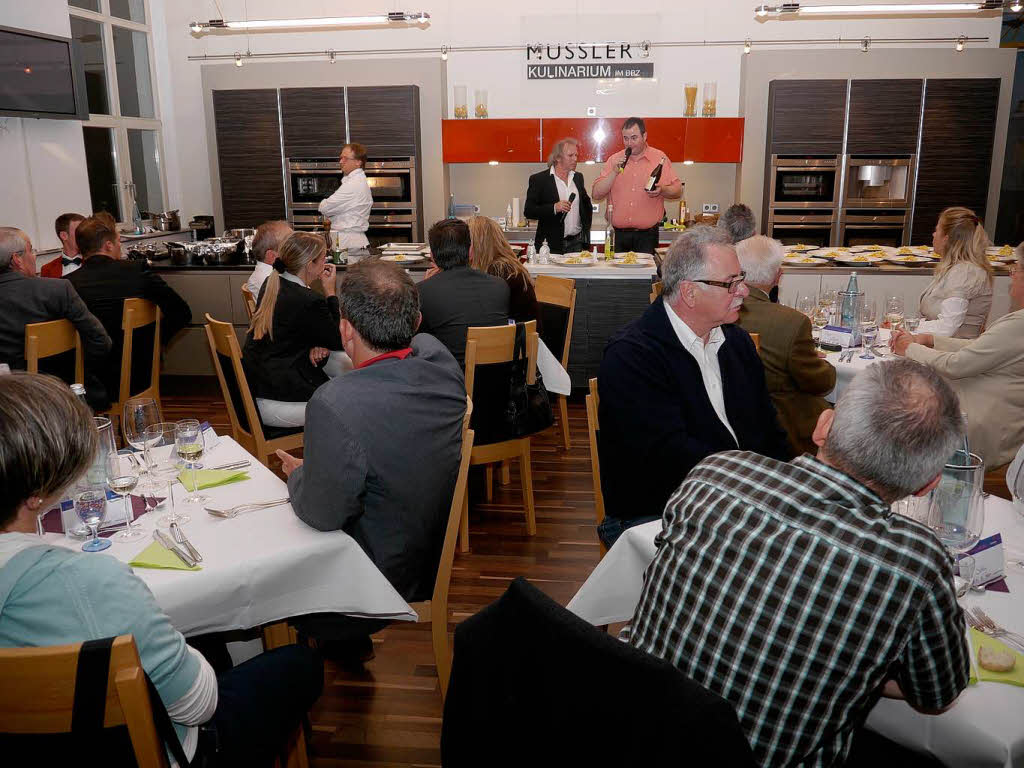 Gutes Essen und Trinken beim Energiebuffet.