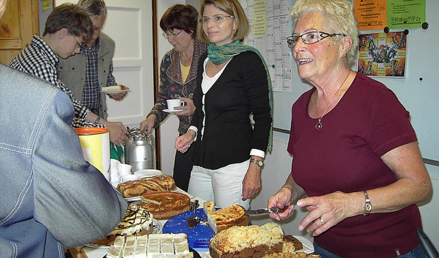 Zur Stillung der sen Gelste hatten ...Wahl zwischen vielen leckeren Kuchen.   | Foto: Cornelia Selz