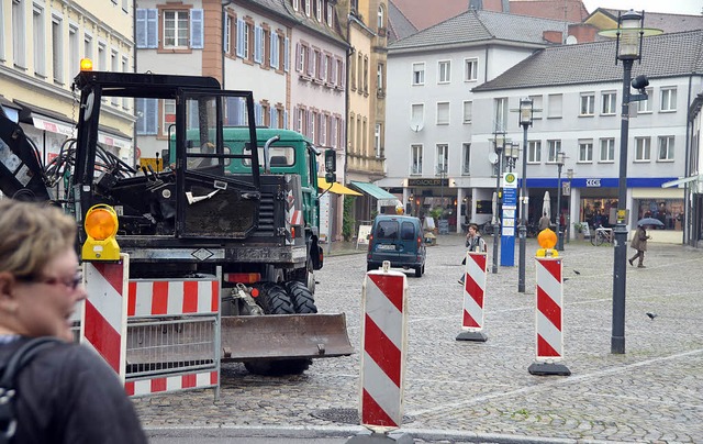 Vorarbeiten zur Umgestaltung der Bahnh...e; ab Montag kommt kein Bus mehr durch  | Foto: Sylvia-Karina Jahn