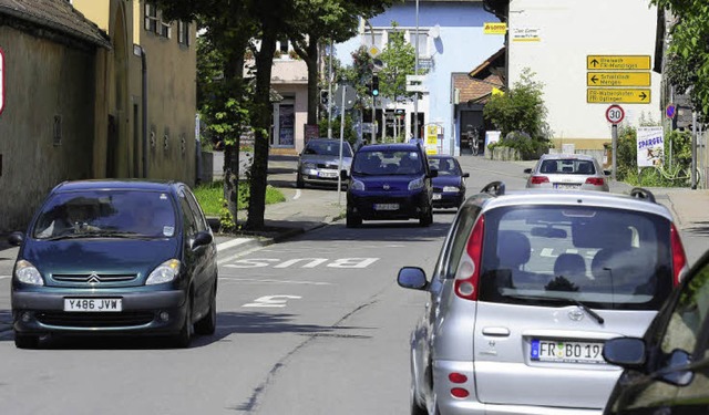 Viel Verkehr auf der Freiburger Landst...  besonders vom Straenlrm belastet.   | Foto: Ingo Schneider