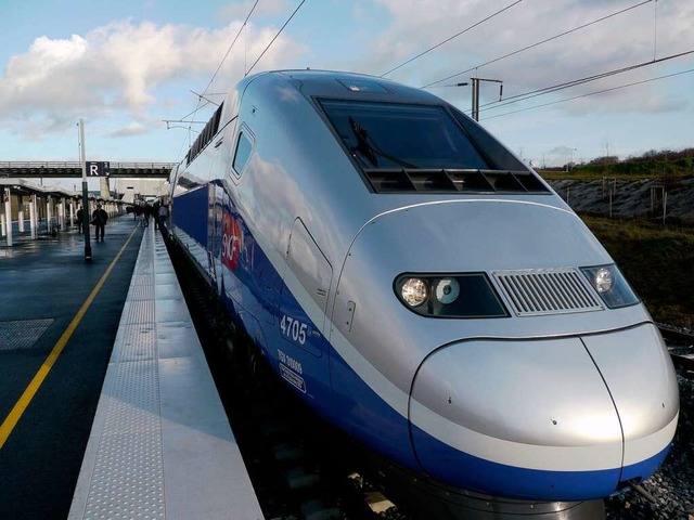 Der TGVsteht bereit: Von August 2013 a... Schnellzug Freiburg direkt mit Paris.  | Foto: Joachim Rderer