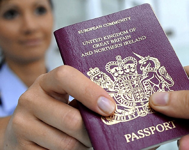 Begehrt: Pass mit Visum  | Foto: dpa