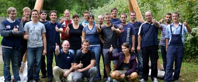 Auszubildende der Firma Sick aus Waldk...en sich im SOS-Kinderdorf in Sulzburg   | Foto: BZ