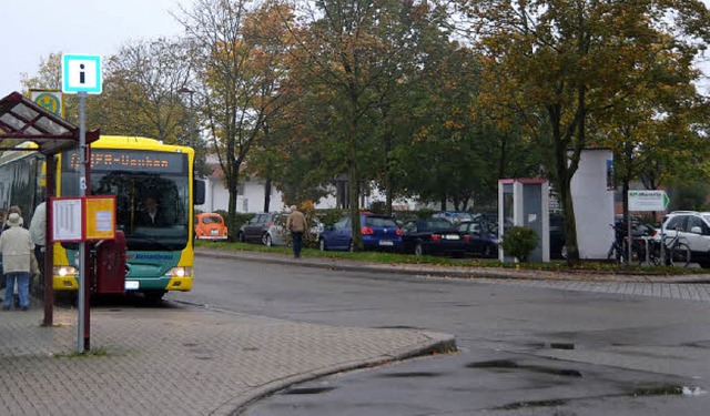 Auch der Bus nach Vauban soll knftig ...en, dort, wo heute noch Autos parken.   | Foto: Andrea gallien