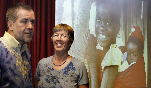 Die Missionare Winfried und Hildegard Steiner bei ihrem Vortrag in Altenheim  | Foto: Heidi Fssel