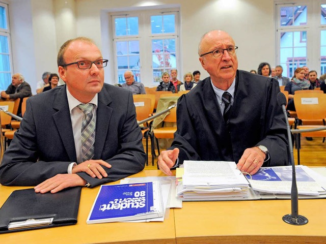 Vierter Prozesstag in Waldshut: Norber...h, mit seinem Verteidiger Rudolf Fenn.  | Foto: dpa
