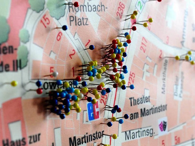 Ein Stadtplan im Polizeirevier Freibur...bedeutet gefhrliche Krperverletzung.  | Foto: Ingo Schneider