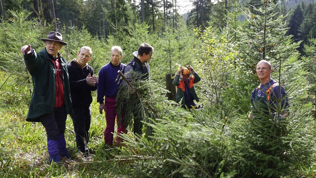 Gemeinsam den Wald gepflegt (von links...  Josef Schmiederer und Thomas Panter   | Foto: cornelia weizenecker