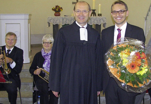 Pfarrer Winfried Oelschlegel fhrte am...mt als Leiter des Posaunenchores ein.   | Foto: Michael Gottstein