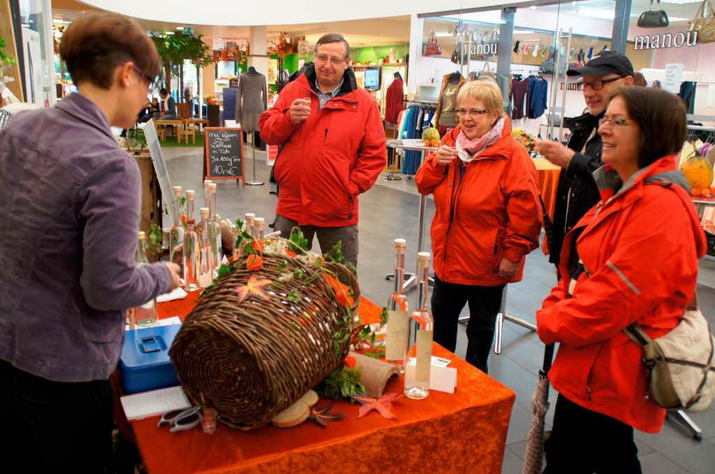 Wellness und Gesundheit in Herbolzheim: Tees fr alle Flle wurde in der Marktpassage gekostet.