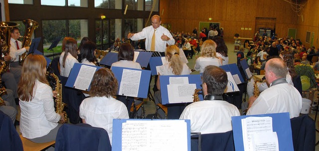 In diesem Jahr war es der Musikverein ...gen fr schwungvolle Blasmusik sorgte.  | Foto: Roland Vitt