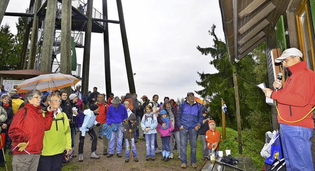 ber 150 Wanderfreunde aus 18  Ortsgru...ow aus Emmendingen bei der Begrung.   | Foto: dieter erggelet