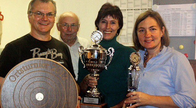Siegerehrung beim Schtzenverein Wollb... (DRK) und Annette Krey (Musikverein)   | Foto: Walter Bronner